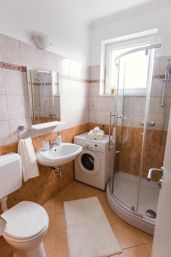 Bohohome Apartment Eger Luaran gambar